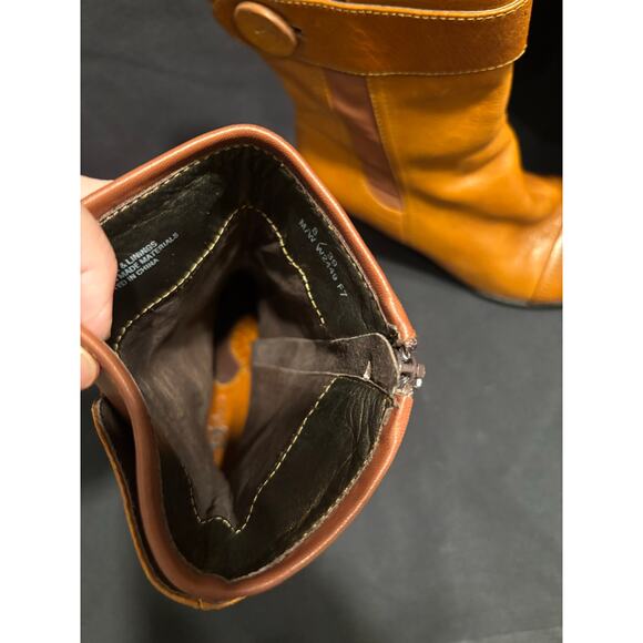 Women’s BORN Crown Pratt Cognac 2-Tone Leather Retro Mid-Calf Zip Boots, size 8 - Picture 7 of 10